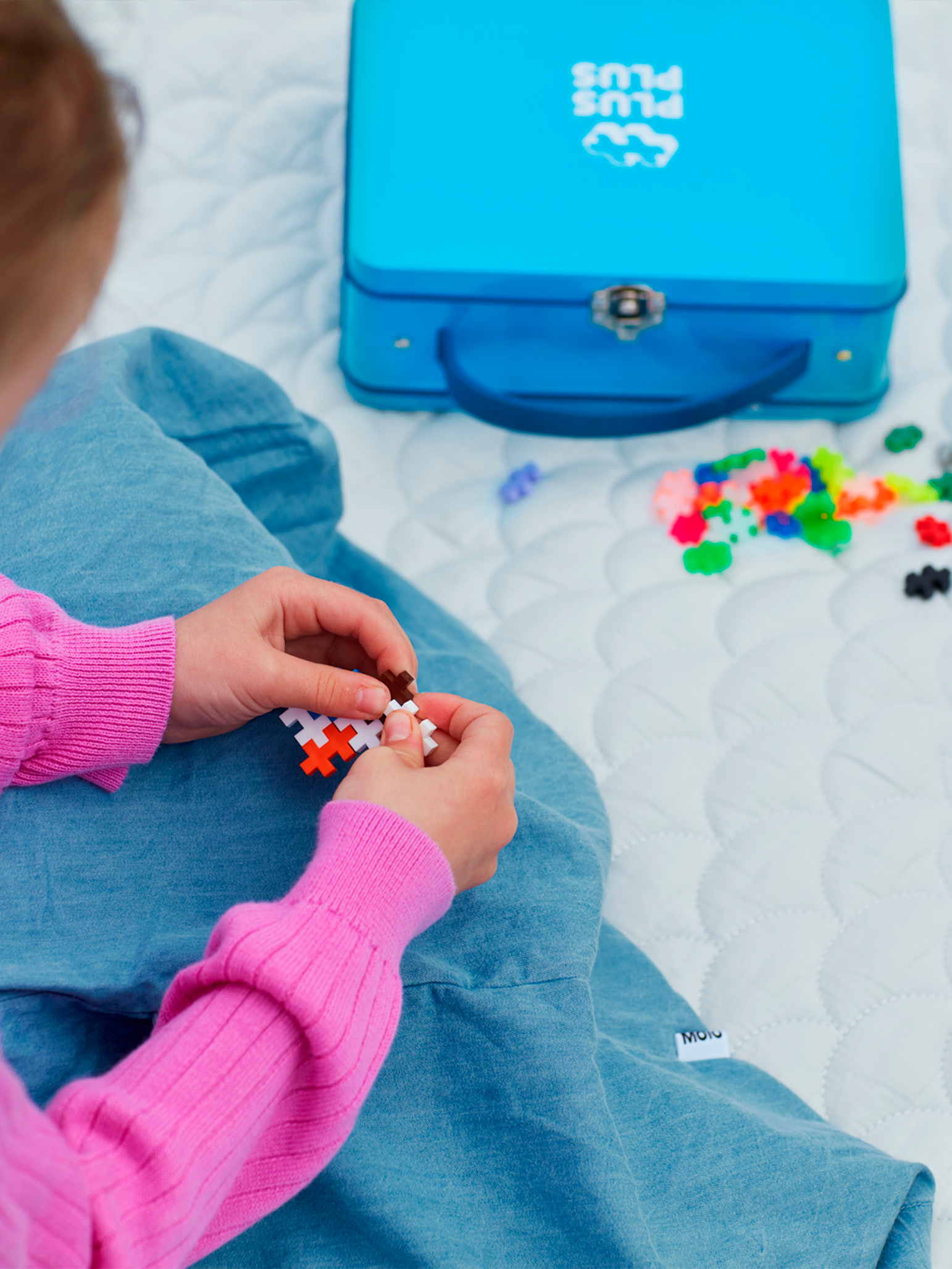 Blue Metal Suitcase - 600 pcs