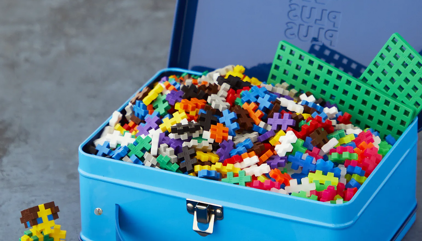 Blue Metal Suitcase with Basic & Neon Color Mix - 600 pcs