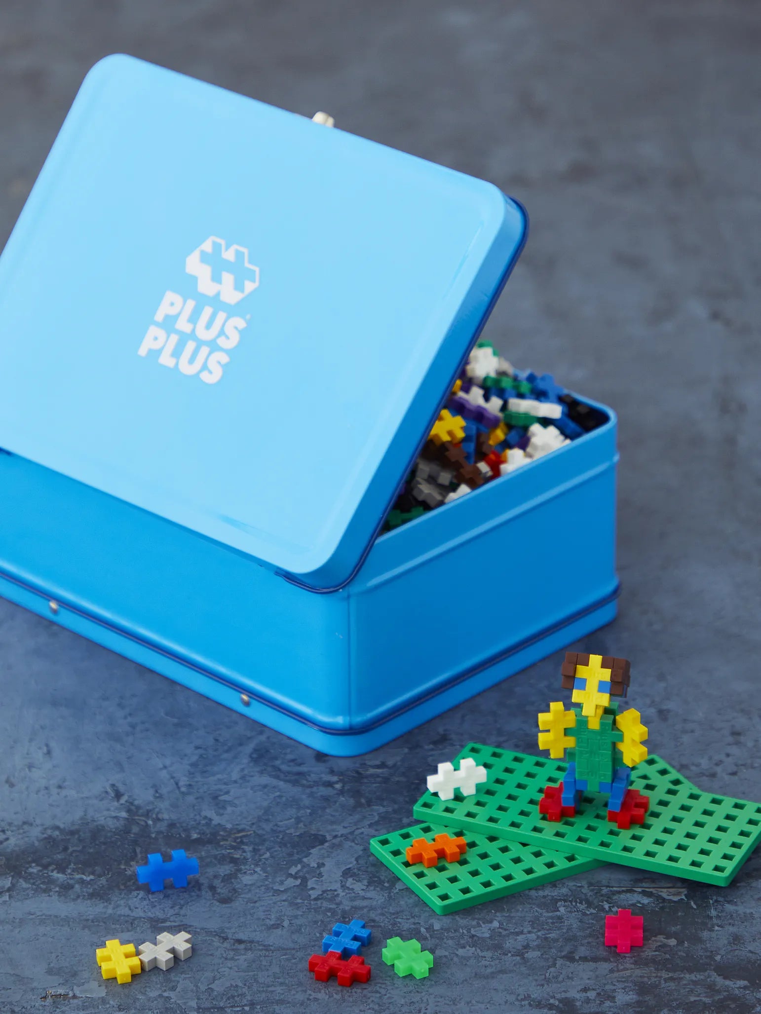 Blue Metal Suitcase - 600 pcs