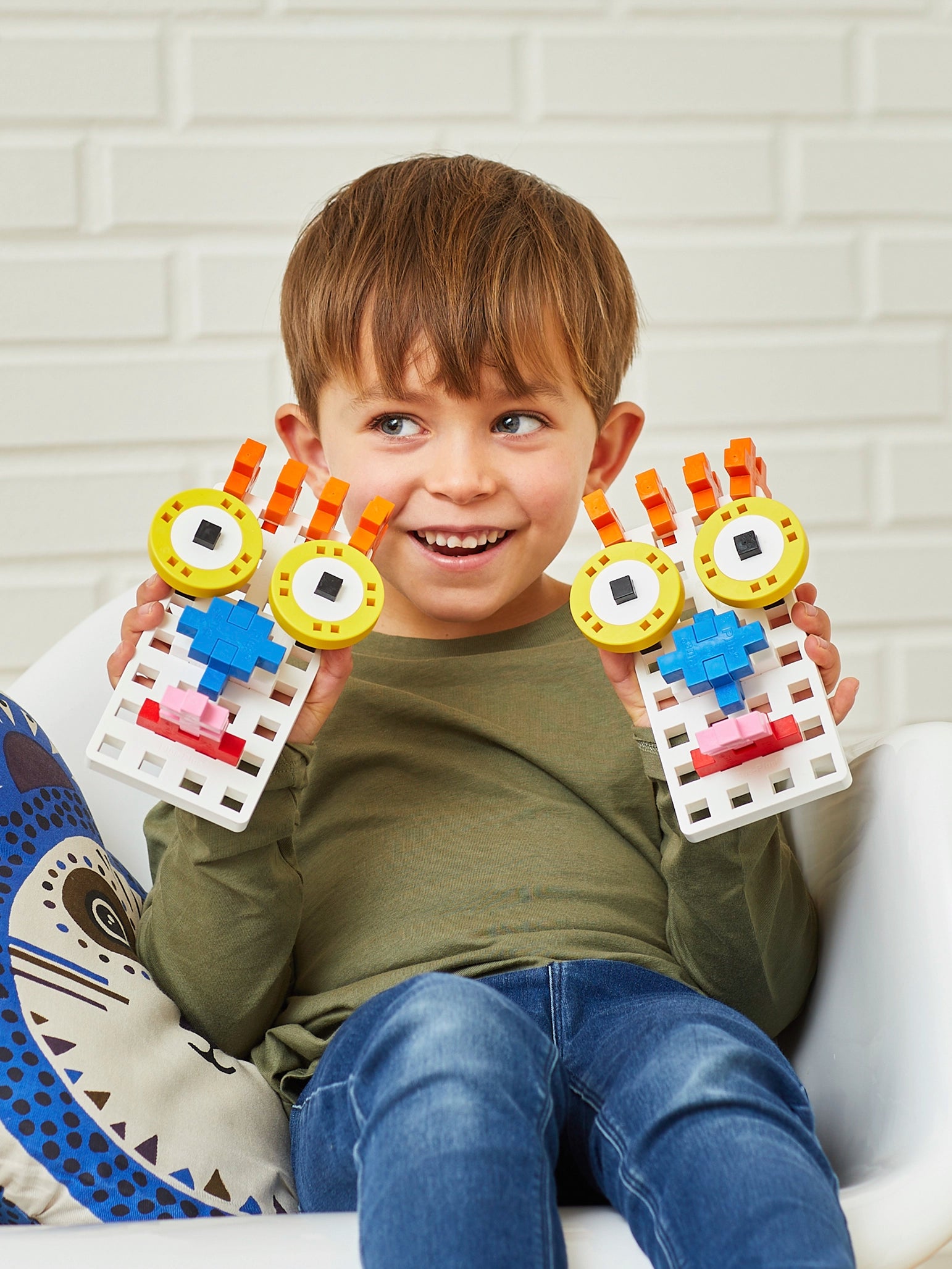 BIG Wheels – 4 Yellow wheels with 4 blue and 4 red hubs